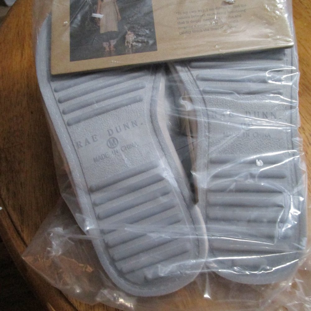New Rae Dunn BE KIND Womens Gray Slide Slippers - Picture 13 of 16